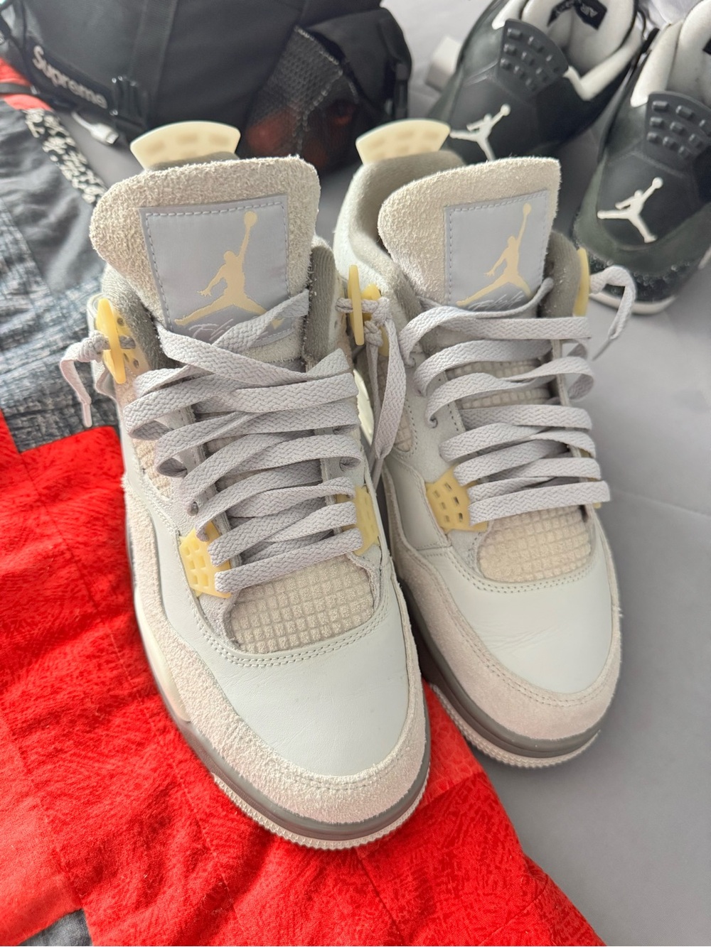 Air Jordan retro 4 photon dust dv3742-021  men’s size 8.5. Super clean